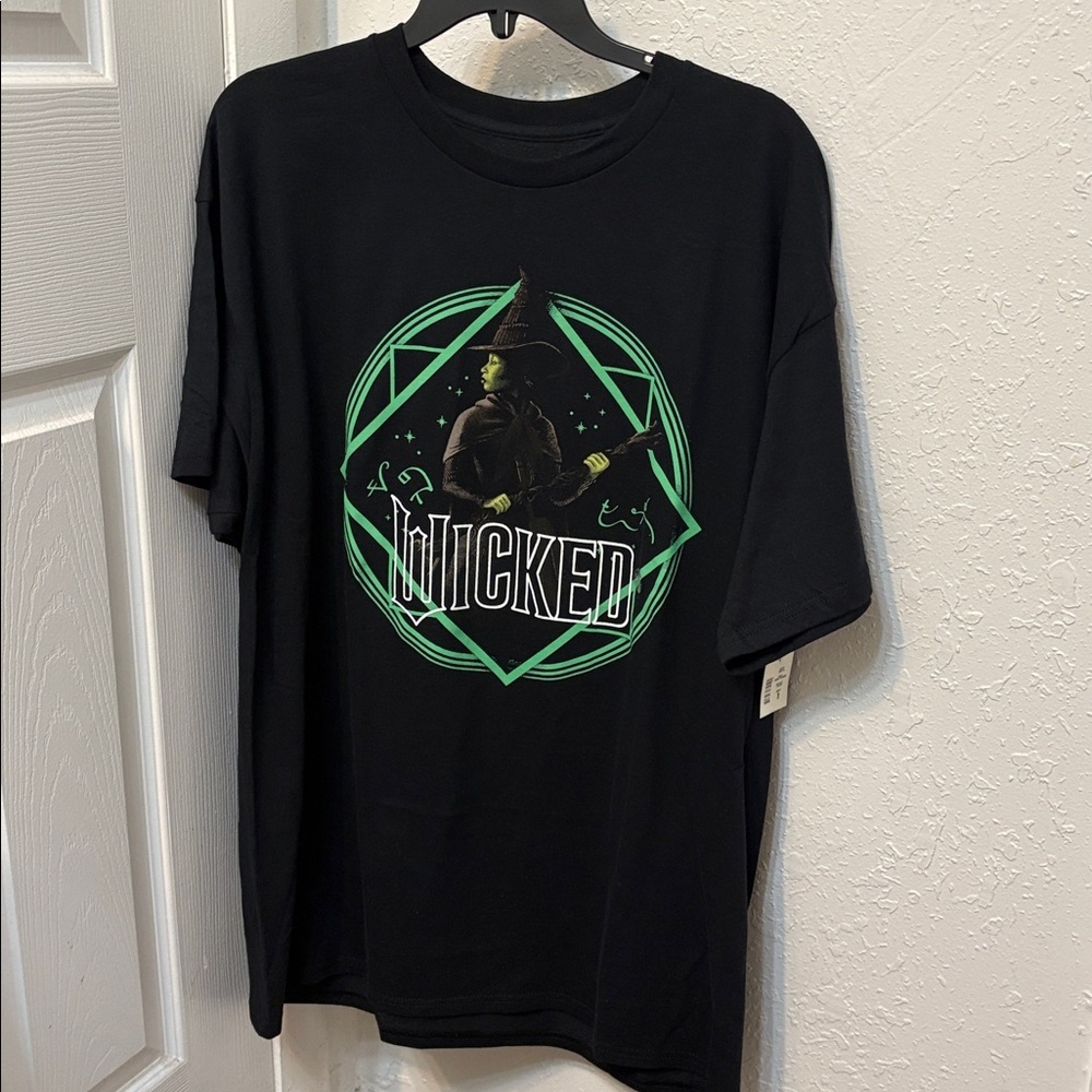 Wicked Witch Elphaba Thropp Wicked Graphic Tee Shirt Size Large NWT